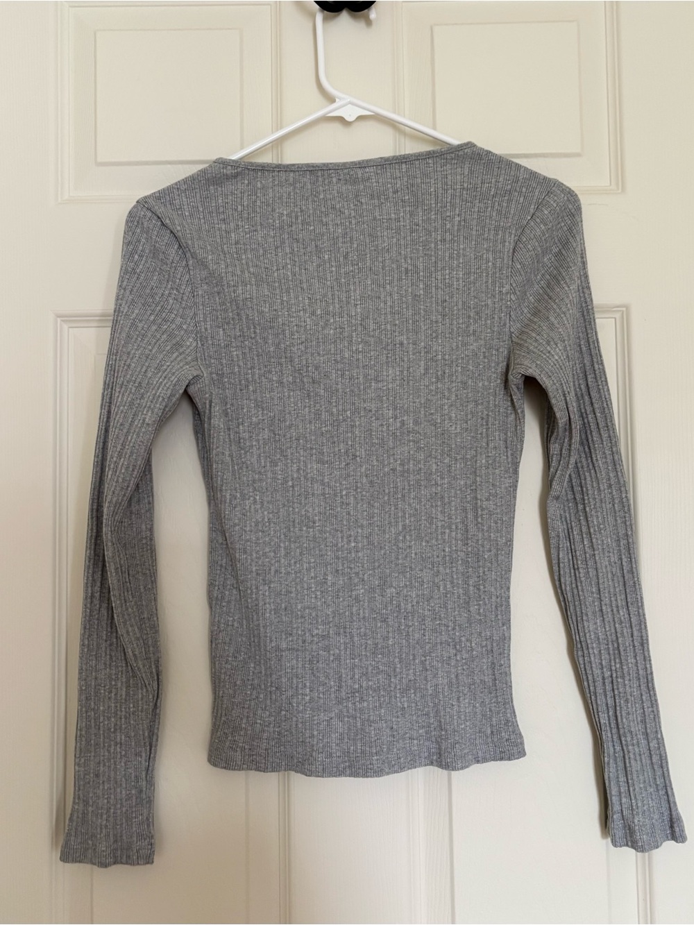 Levi’s Women’s Grey Ribbed Henley Long Sleeve Top - Picture 4 of 5